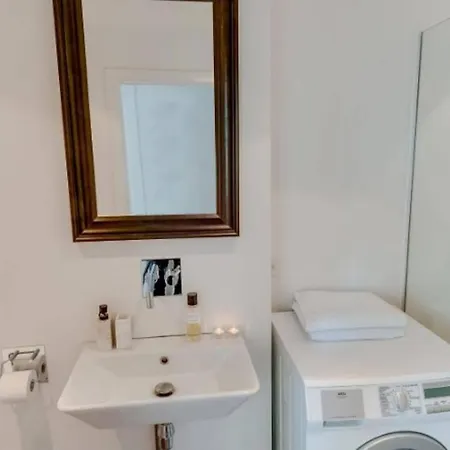 Feriehus Centralauthentic And Charming 2br København