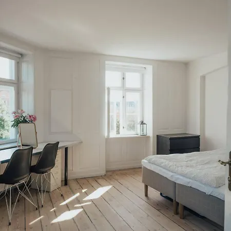 Centralauthentic And Charming 2br Сasa de vacaciones Copenhague