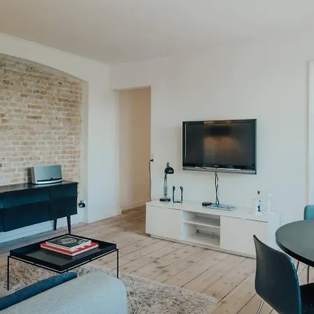 Centralauthentic And Charming 2br *